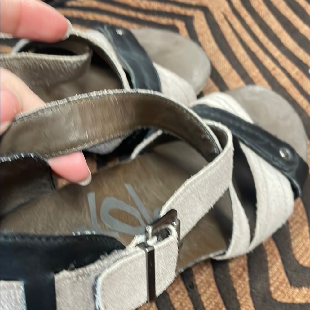 OTBT Black and Cream Heels with Criss-Cross Straps - Picture 8 of 9